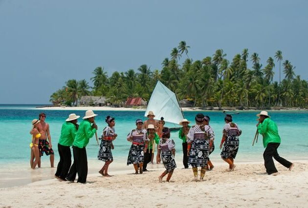 guna yala -San Blas-danza Taggea Tours
